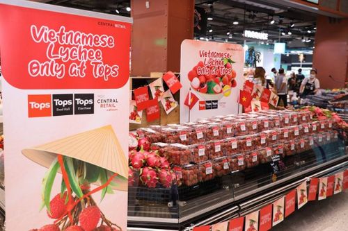 Vải thiều Việt Nam bày bán tại siêu thị. Ảnh: Khánh Vy/BNEWS