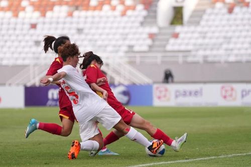 U19 nữ Việt Nam có bàn gỡ hòa quan trọng cuối hiệp 1. 
