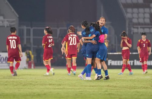 U19 nữ Thái Lan giành cúp vô địch Đông Nam Á