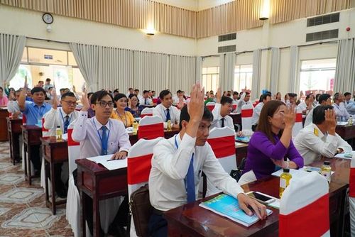 Đại biểu biểu quyết thông qua Quy chế làm việc của Đại hội