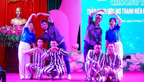 Giao lưu giữa phạm nhân và đoàn viên, thanh niên, thành viên Câu lạc bộ xe bán tải địa hình Việt Nam ( PVC).