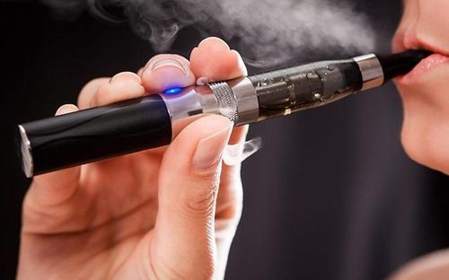 Hiện nay, chưa có xét nghiệm nào đặc hiệu để xác định bệnh nhân ngộ độc thuốc lá điện tử. Ảnh minh họa