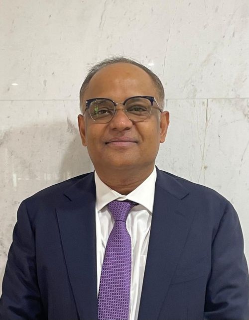 Ông Shantanu Chakraborty.