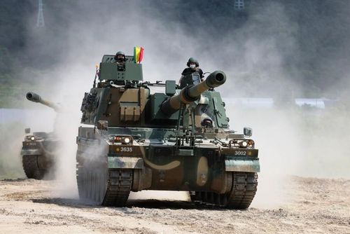 Ông Daniela Nicolescu - Quốc vụ khanh của Bộ Kinh tế, Doanh nhân và Du lịch Romania đã chứng thực các cuộc thảo luận về việc sản xuất những bộ phận cho pháo tự hành K9.