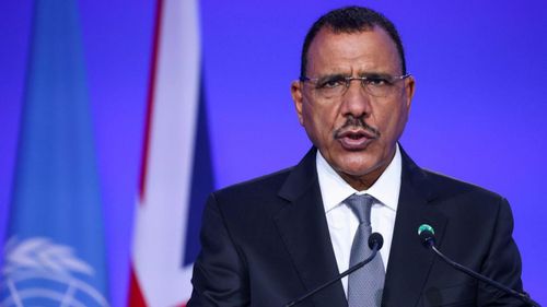 Nhiều nước và tổ chức đã kêu gọi trả tự do cho Tổng thống Niger Mohamed Bazoum. (Nguồn: AFP)