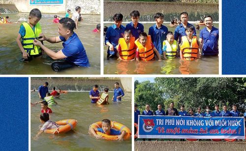 Trẻ em tập bơi an toàn với sự hỗ trợ của các đoàn viên