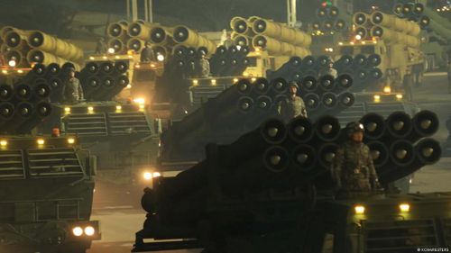 Bên cạnh đó, chúng ta có thể nhớ lại tổ hợp MLRS M1985 / M1991 cỡ 240 mm được tạo ra vào đầu những năm 1980, có thể bắn trúng mục tiêu ở khoảng cách ít nhất 65 km.
