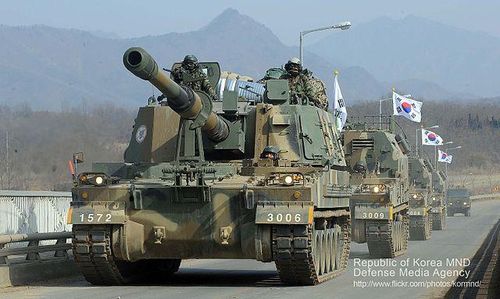 Đối với hệ thống K9, nó có chiều cao thấp hơn 25 cm so với Krab, nhờ đó pháo tự hành Hàn Quốc nhẹ hơn 1 tấn, thực tế này tưởng như nhỏ nhoi nhưng đã mang lại lợi thế cần thiết về khả năng cơ động.