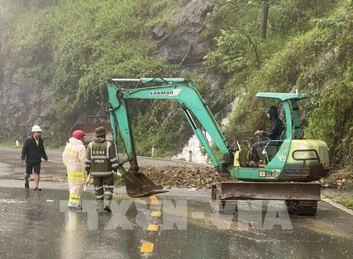 Hiện trường vụ sạt lở tại đèo Bảo Lộc, Lâm Đồng. Nguồn: TTXVN.