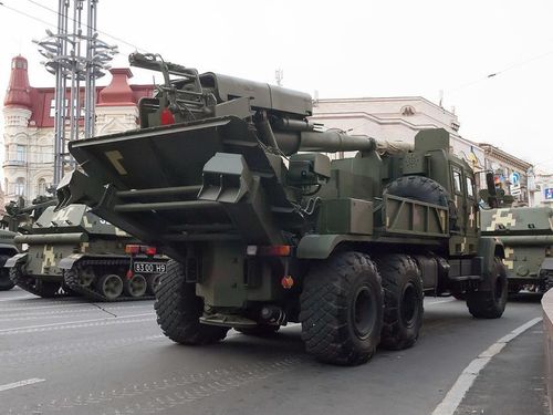 Thay vì đường kính nòng được sử dụng ở Liên Xô là 152 mm, các kỹ sư Ukraine đã chế tạo Bogdana với cỡ nòng 155 mm, cho thấy đích nhắm là thị trường nước ngoài được thể hiện rất rõ.