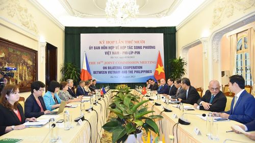 Bộ trưởng Ngoại giao Bùi Thanh Sơn và Bộ trưởng Ngoại giao Philippines Enrique Manalo đồng chủ trì Kỳ họp lần thứ 10 Ủy ban hỗn hợp về hợp tác song phương Việt Nam - Philippines. (Ảnh: Tuấn Anh)