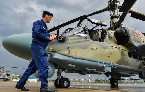 Ví dụ như tờ báo Hy Lạp có tên Pentapostagma đã gọi chiếc trực thăng vũ trang Ka-52 thế hệ mới là biểu tượng sức mạnh của Nga, đồng thời là cơn ác mộng đối với xe tăng, thiết giáp đối phương.