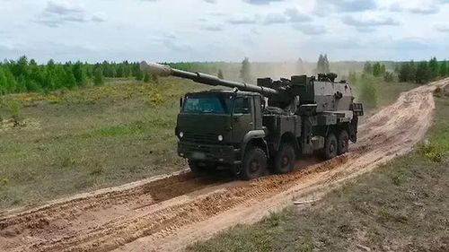 Vào cuối năm 2017, Nga đã chính thức giới thiệu phiên bản bánh lốp của pháo tự hành bánh xích tiên tiến 2S35 Koalitsiya-SV với mã định danh Koalitsiya-SV-KSh được đặt trên khung gầm xe tải KamAZ 6560 8x8.