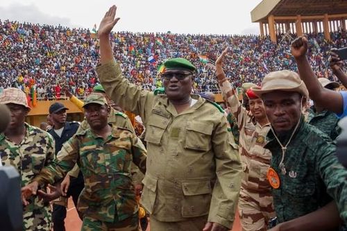 Tướng Abdourahmane Tchiani, người lãnh đạo cuộc đảo chính ở Niger, tham dự cuộc tuần hành do những người ủng hộ ông tổ chức ở Niamey ngày 6-8-2023