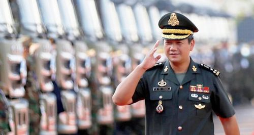 "Tôi muốn làm rõ rằng ngay cả khi Hun Manet là con trai của Phó thủ tướng Chea Sophara hay Bộ trưởng Cham Prasidh, tôi vẫn ủng hộ cậu ấy vì đủ tiêu chuẩn", Thủ tướng Campuchia Hun Sen nói.