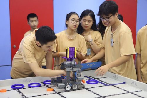Trước khi diễn ra sự kiện, học sinh sẽ phải trải qua 2 hình thức tuyển chọn là vòng đơn và vòng phỏng vấn, từ đó chọn ra 30 trại viên chính thức.