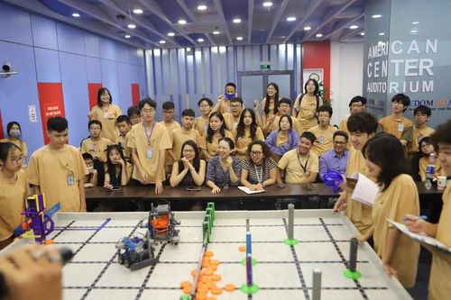 Ngày trại cuối cùng, các em sẽ được thể hiện khả năng chế tạo, lập trình robot của bản thân và tận dụng thành quả học tập của mình qua các vòng của giải đấu GART VEX League.