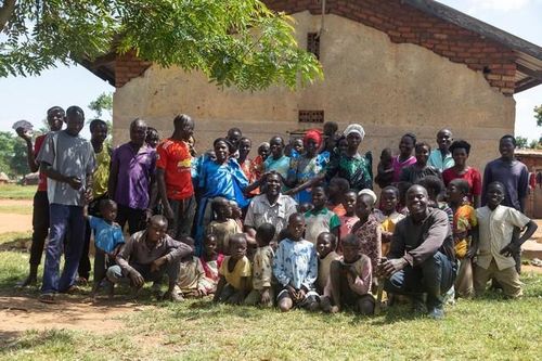 Ông Musa Hasahya Kasera có 12 vợ, 102 con và 578 cháu. Ảnh: AP.