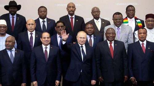 Tổng thống Nga Putin tiếp đón các nhà lãnh đạo châu Phi tham dự Hội nghị thượng đỉnh Nga - châu Phi tại St. Petersburg vào cuối tháng 7 vừa qua. Ảnh: EPA-EPE