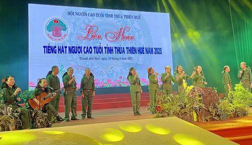 Tiết mục "Đêm Trường Sơn nhớ Bác" được dàn dựng công phu
