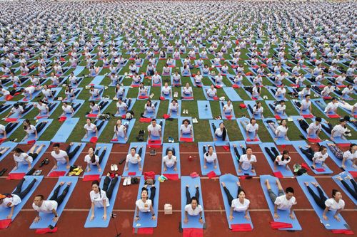 Lần đầu tiên, một sự kiện về Yoga thu hút 5.000 vận động viên chuyên và không chuyên tham gia.