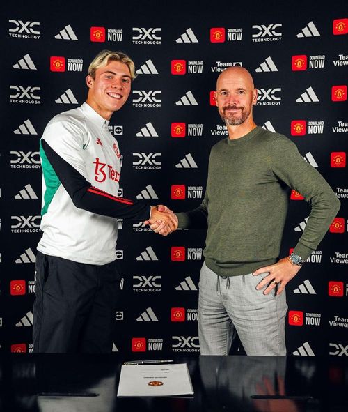 Erik ten Hag cho biết, MU sẽ không nóng vội với Hojlund