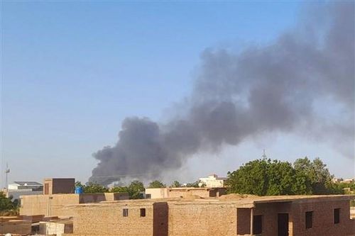 Khói bốc lên sau giao tranh tại Khartoum, Sudan ngày 14/7/2023. (Ảnh: AFP/TTXVN)