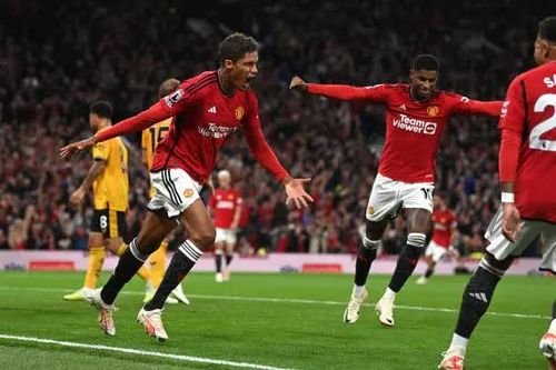 Varane ghi bàn giúp MU hạ Wolves 1-0