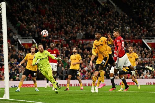 Varane ghi bàn duy nhất cho MU