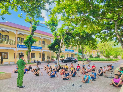 Thượng úy Hà Huy Lĩnh – Phó Bí thư Chi Đoàn Công an huyện Vũ Quang cho biết, từ thực thế tình trạng đuối nước ở trẻ em xảy ra thường xuyên khi các em chưa có kỹ năng. Trong khi đó nhiều em nhỏ muốn học nhưng không có điều kiện tham gia nên đơn vị đã để xuất để mở lớp. Hiện nay sau khi tham gia khóa học hơn 2 tháng, các em đã biết bơi và có những kỹ năng bơi lội.