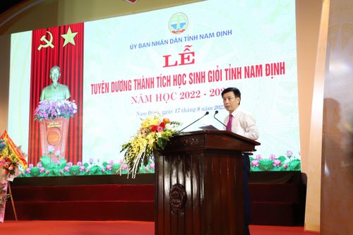 Chủ tịch UBND tỉnh Nam Định Phạm Đình Nghị phát biểu tại buổi lễ.