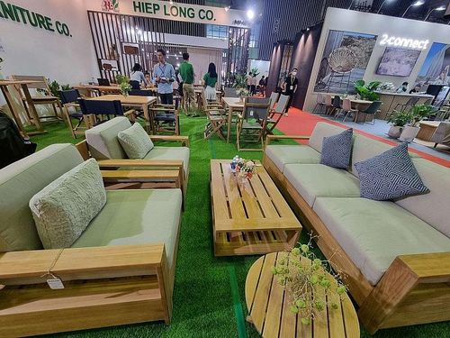 Doanh nghiệp gỗ siêng năng đi hội chợ quốc tế để tìm kiếm đơn hàng mới.