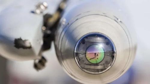 Một ưu điểm khác của ASRAAM là khả năng cơ động cao, cho phép nó theo dõi và tấn công các mục tiêu nhanh nhẹn như trực thăng Ka-52.