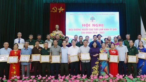 Huyện Phú Lương biểu dương 30 cá nhân NCT làm kinh tế giỏi giai đoạn 2018-2023.