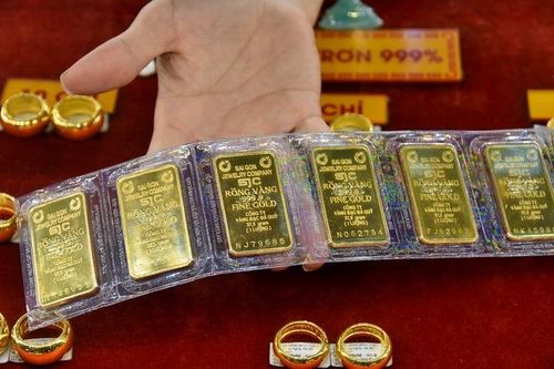 Vàng SJC "ngáo giá" khi vẫn tăng dù giá vàng thế giới giảm sâu. Ảnh minh họa