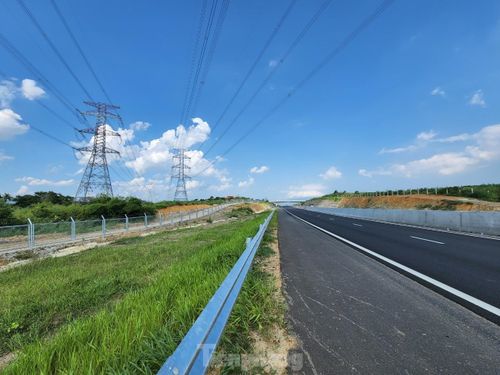 Đây là vị trí bị ngập vào sáng 29/7 trên cao tốc Phan Thiết - Dầu Giây.