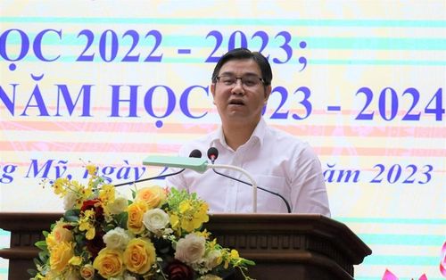 Bí thư Huyện ủy Nguyễn Văn Thắng phát biểu tại hội nghị