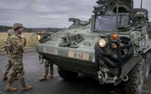 Số này bao gồm 40 xe chiến đấu bộ binh "Weasel" của Đức và 90 xe bọc thép "Stryker" của Mỹ. Cả hai phương tiện chiến đấu đều được trang bị cảm biến và máy ngắm hiệu suất cao; đồng thời có đủ không gian cho một tiểu đội bộ binh chiến đấu. 