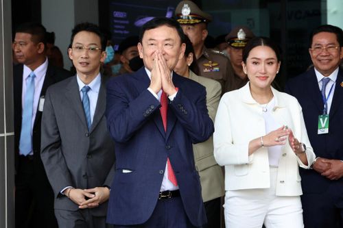 Cựu Thủ tướng Thaksin Shinawatra trở về Thái Lan. Ảnh: Reuters