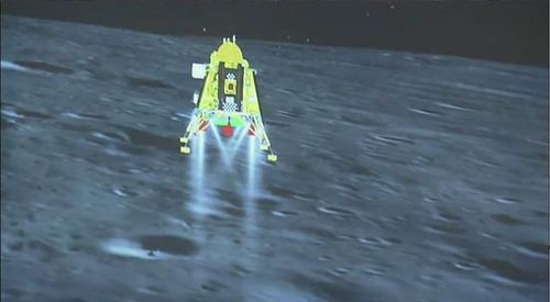 Tàu Chandrayaan-3 chuẩn bị đáp xuống cực nam mặt trăng. Ảnh: AFP