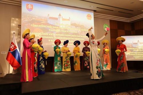 Buổi lễ là cơ hội quý báu để bà con nâng cao lòng tự hào dân tộc và ý thức gìn giữ, phát huy những giá trị văn hóa tốt đẹp của dân tộc Việt Nam trong lòng đất nước Slovakia tươi đẹp và thân thiện