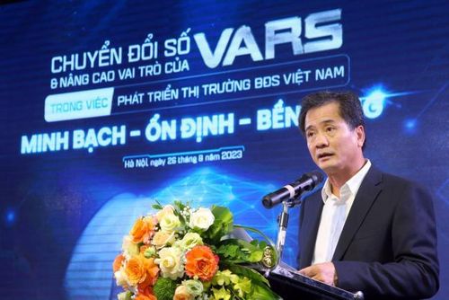 TS.Nguyễn Văn Đính, Chủ tịch Hội Môi giới Bất động sản Việt Nam (VARS) phát biểu tại sự kiện.