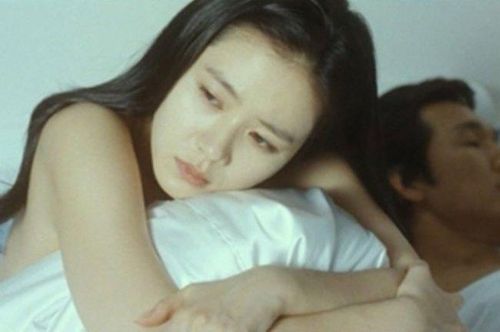 Năm 2009, "tình đầu quốc dân" Son Ye Jin lại trở thành tâm điểm chú ý trên mặt báo vì những cảnh nóng trong "White Night"