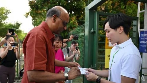 Ứng cử viên tổng thống Tharman Shanmugaratnam. Ảnh: CNA