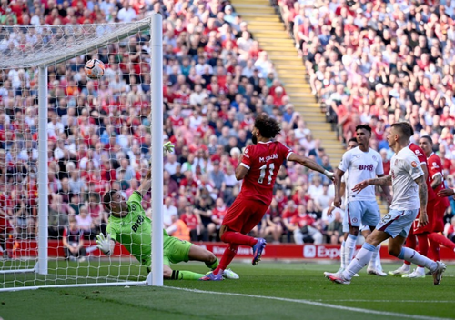 Salah ghi bàn ấn định thắng lợi 3-0. Ảnh: Reuters