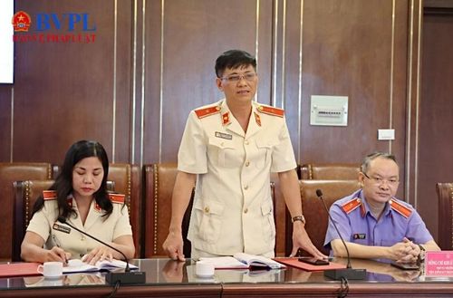  Đồng chí Nguyễn Văn Thuận, Trưởng phòng thuộc Vụ 1 phát biểu nhận nhiệm vụ.