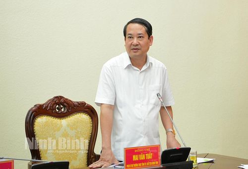 Đồng chí Phó Bí thư Thường trực Tỉnh ủy Mai Văn Tuất phát biểu tại hội nghị.