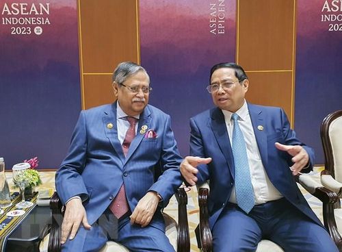 Nhân dịp dự Hội nghị Cấp cao ASEAN lần thứ 43 và các Hội nghị Cấp cao liên quan tại Jakarta, Indonesia, chiều 7/9/2023, Thủ tướng Phạm Minh Chính gặp Tổng thống Bangladesh Mohammed Shahabuddin. (Ảnh: Dương Giang/TTXVN)
