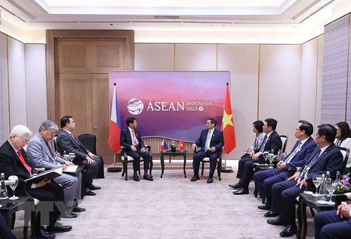 Quang cảnh buổi gặp giữa Thủ tướng Phạm Minh Chính và Tổng thống Philippines Ferdinand Romualdez Marcos Jr. (Ảnh: Dương Giang/TTXVN)