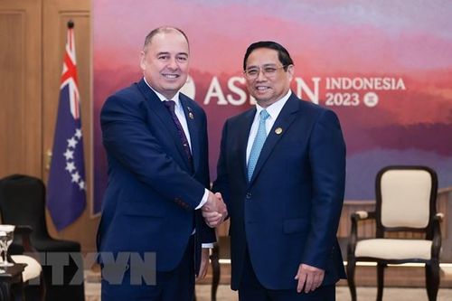 Thủ tướng Phạm Minh Chính gặp Ngài Mark Brown, Thủ tướng quần đảo Cook. (Ảnh: Dương Giang/TTXVN)